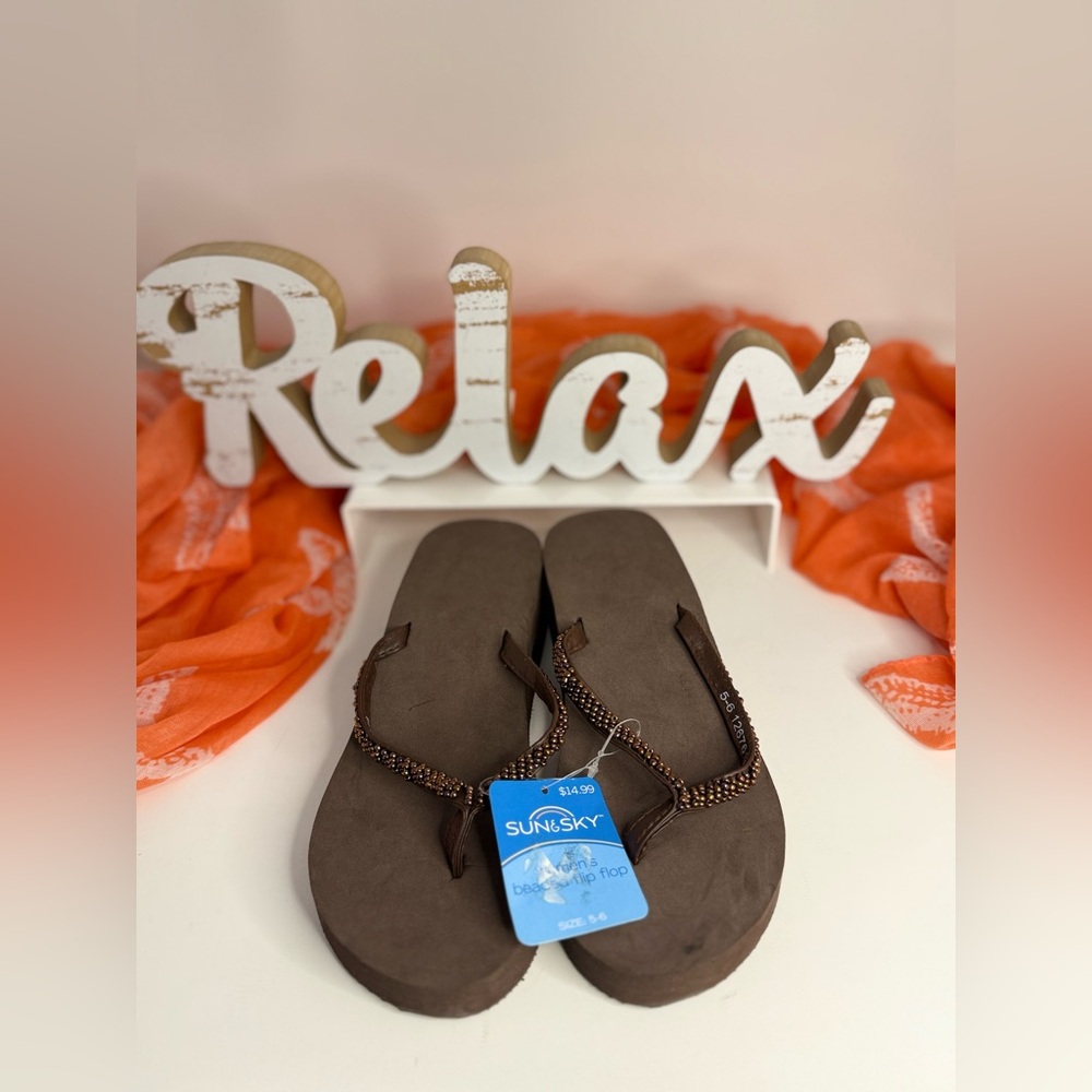 🌸SUN & SKY NWT brown platform sandals. Size 5 to 6 M. WSAND29.